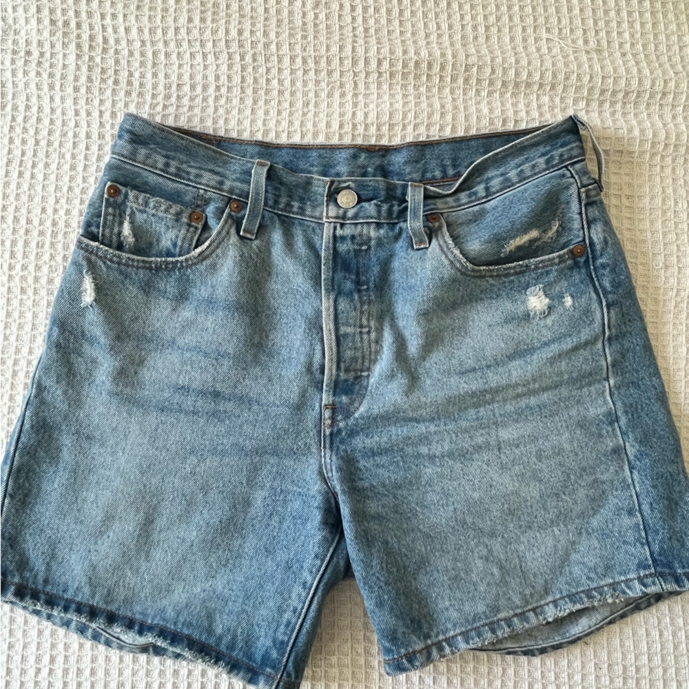 Levi’s 501 Mid Thigh Shorts Medium Wash